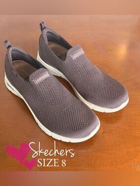 Skechers Women's Arch Comfort Slip-On Shoes Variety.
Size 8